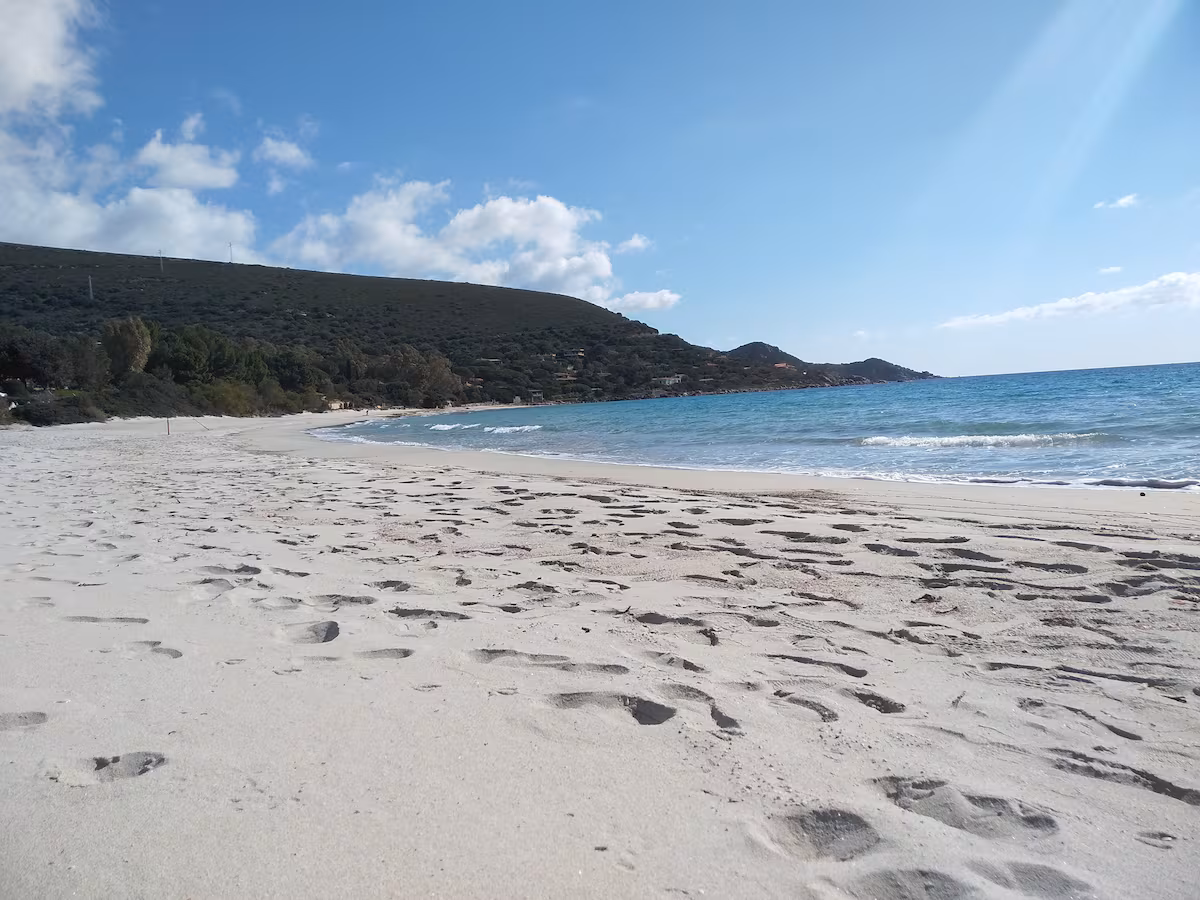 A wide sandy beach among those closest to the villa